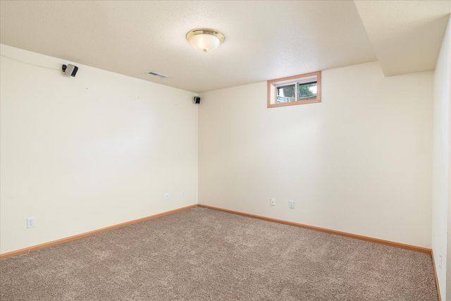 808 Cedar Drive B, La Crescent, MN 55947