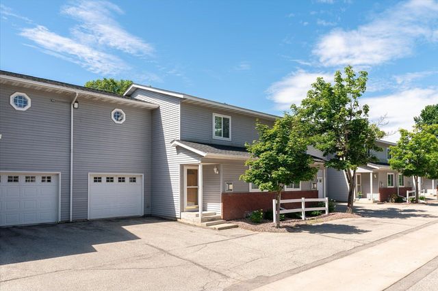808 Cedar Drive B, La Crescent, MN 55947