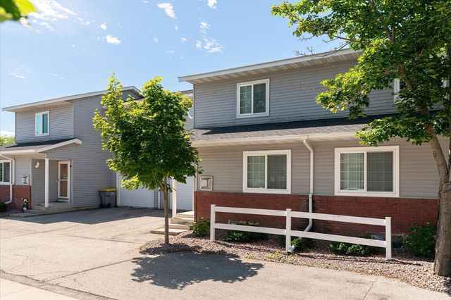 808 Cedar Drive B, La Crescent, MN 55947