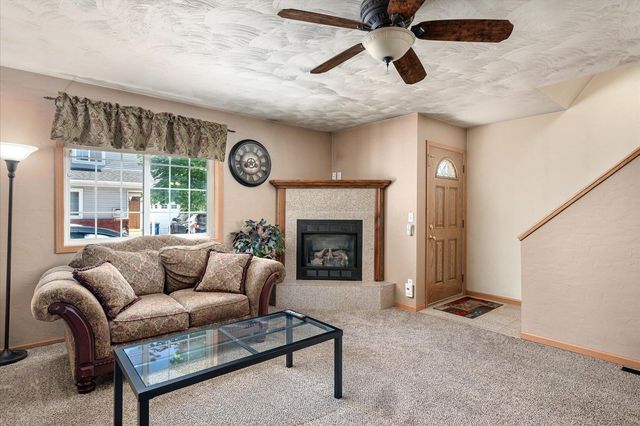 808 Cedar Drive B, La Crescent, MN 55947