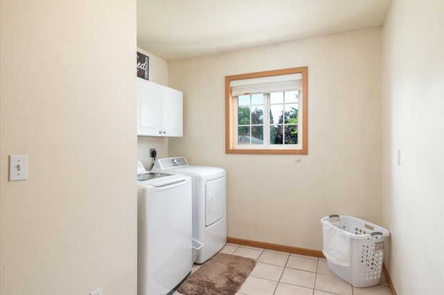 808 Cedar Drive B, La Crescent, MN 55947