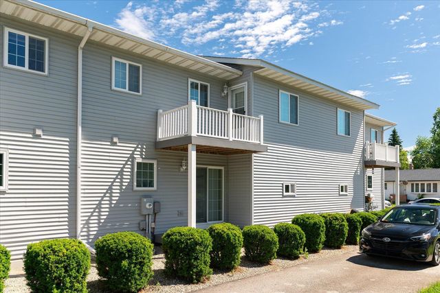 808 Cedar Drive B, La Crescent, MN 55947