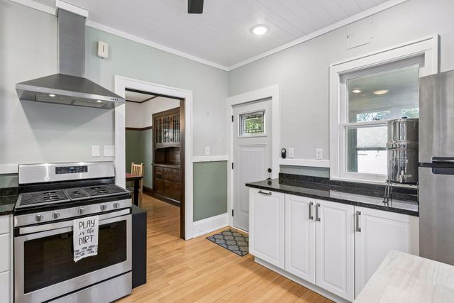1003 Avon Street N, Saint Paul, MN 55103