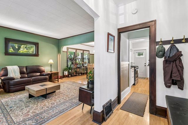 1003 Avon Street N, Saint Paul, MN 55103