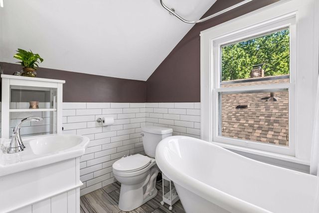1003 Avon Street N, Saint Paul, MN 55103