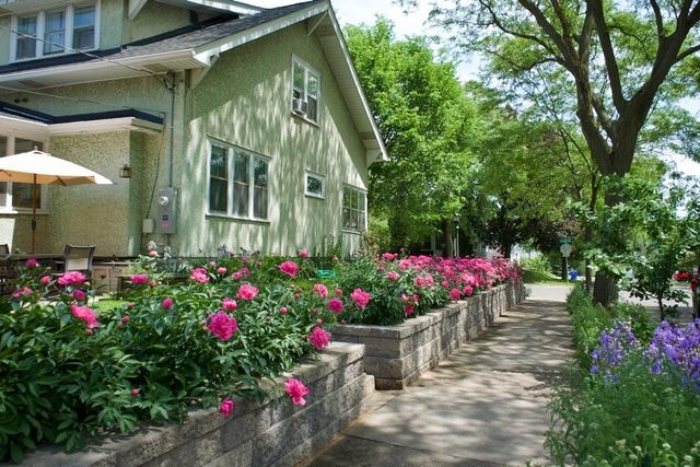 1003 Avon Street N, Saint Paul, MN 55103