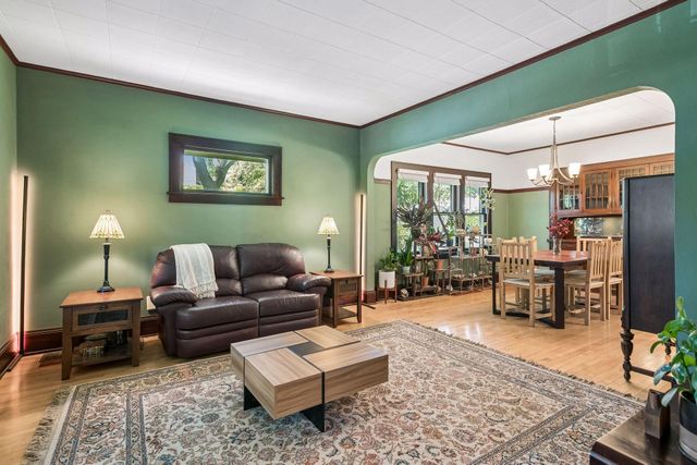 1003 Avon Street N, Saint Paul, MN 55103