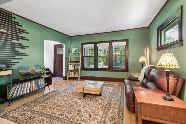 1003 Avon Street N, Saint Paul, MN 55103