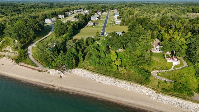 7258 Beverly Drive, South Haven, MI 49090