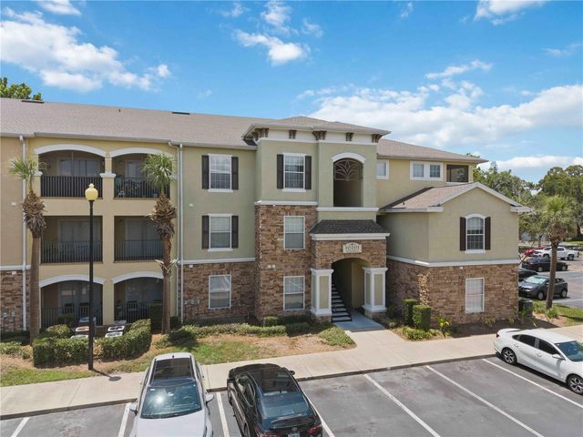 10201 COURTNEY PALMS BOULEVARD 204, Tampa, FL 33619