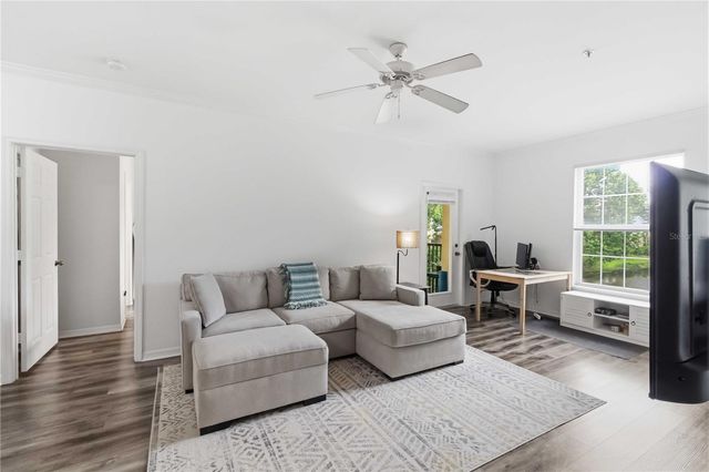 10201 COURTNEY PALMS BOULEVARD 204, Tampa, FL 33619