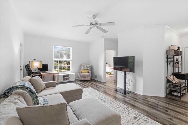 10201 COURTNEY PALMS BOULEVARD 204, Tampa, FL 33619