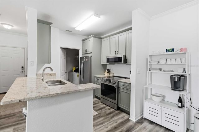 10201 COURTNEY PALMS BOULEVARD 204, Tampa, FL 33619