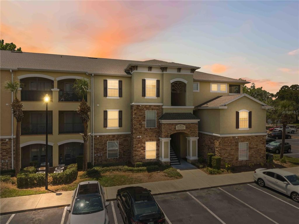 10201 COURTNEY PALMS BOULEVARD 204, Tampa, FL 33619