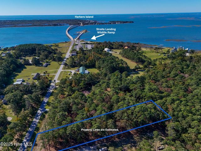 1526 Harkers Island Road, Beaufort, NC 28516