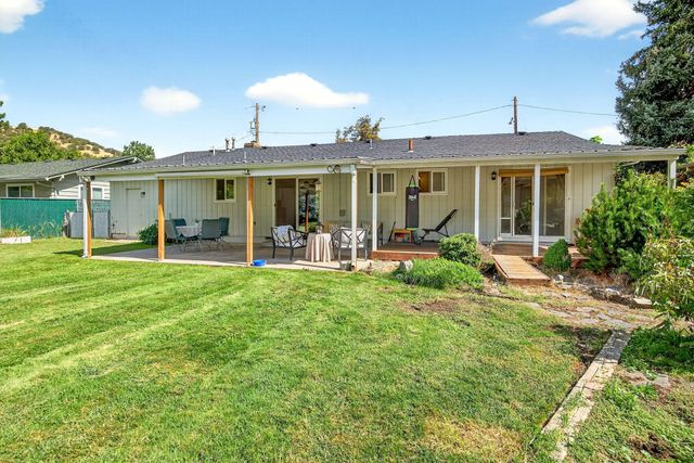 120 Jacoby Street, Gold Hill, OR 97525