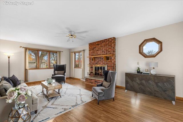 701 Tamarack DRIVE E, West Bend, WI 53095