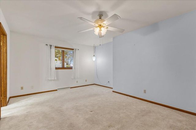 701 Tamarack DRIVE E, West Bend, WI 53095