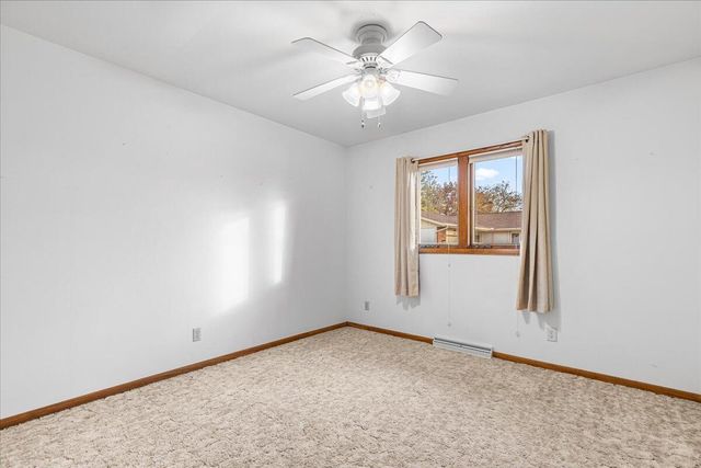 701 Tamarack DRIVE E, West Bend, WI 53095