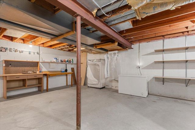 701 Tamarack DRIVE E, West Bend, WI 53095