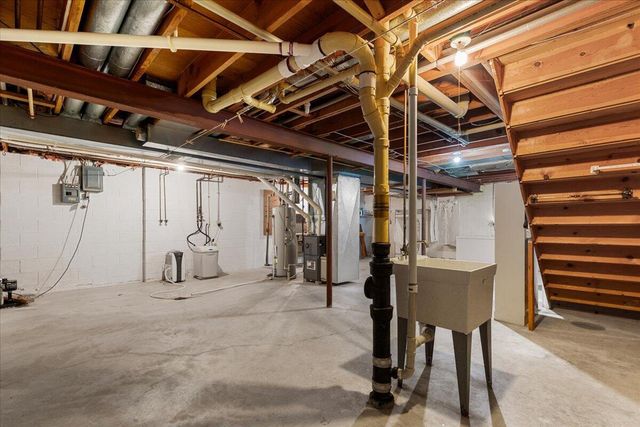 701 Tamarack DRIVE E, West Bend, WI 53095