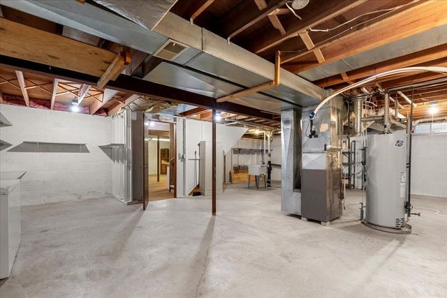 701 Tamarack DRIVE E, West Bend, WI 53095