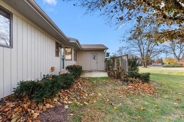 701 Tamarack DRIVE E, West Bend, WI 53095