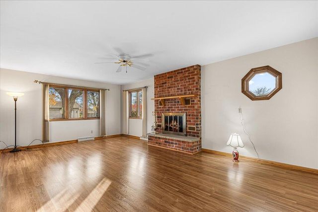 701 Tamarack DRIVE E, West Bend, WI 53095