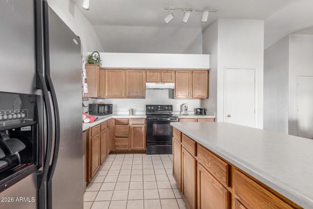 8922 W MONTE VISTA Road, Phoenix, AZ 85037