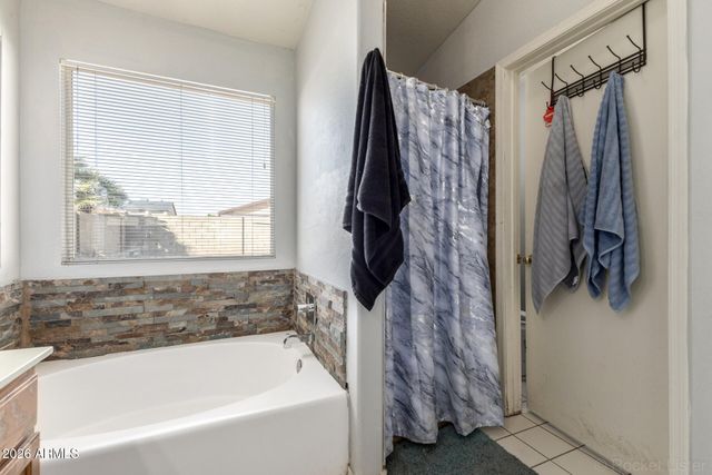 8922 W MONTE VISTA Road, Phoenix, AZ 85037