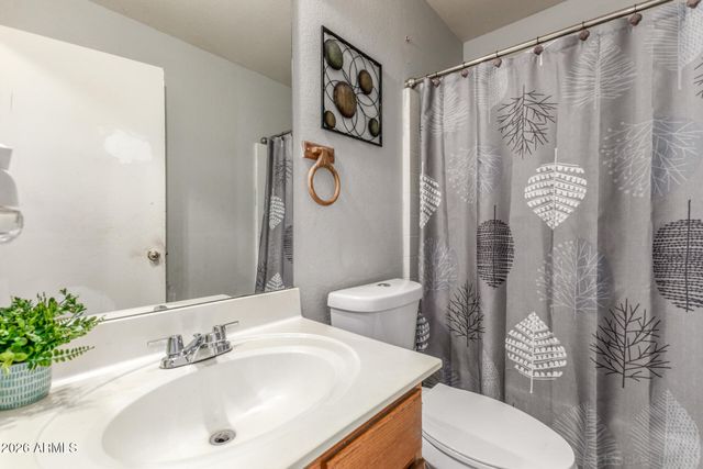 8922 W MONTE VISTA Road, Phoenix, AZ 85037