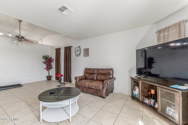 8922 W MONTE VISTA Road, Phoenix, AZ 85037