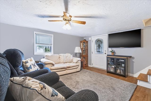 65 Neponset Heights Ave, Foxboro, MA 02035