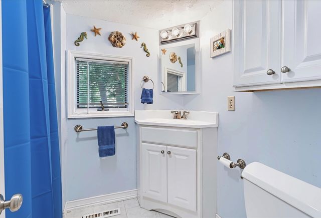 65 Neponset Heights Ave, Foxboro, MA 02035