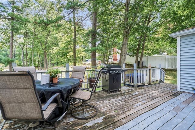65 Neponset Heights Ave, Foxboro, MA 02035