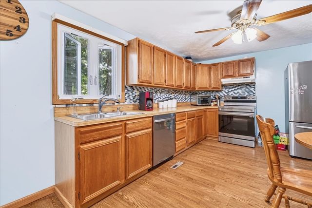 65 Neponset Heights Ave, Foxboro, MA 02035