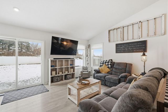 18064 Gleaming Court, Lakeville, MN 55044