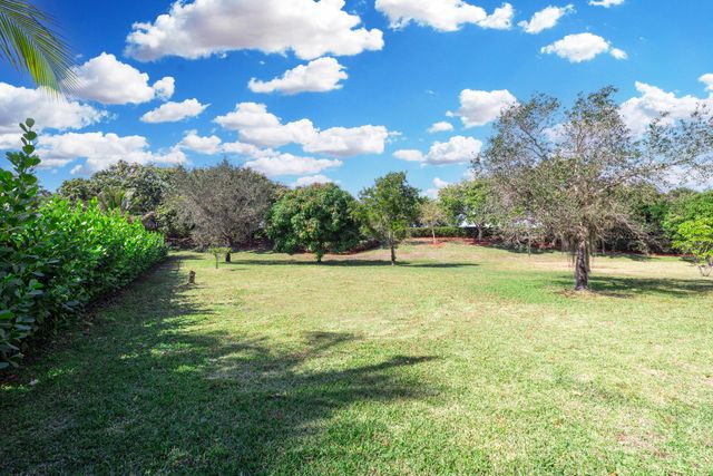 2705 Pienza Circle, Royal Palm Beach, FL 33411