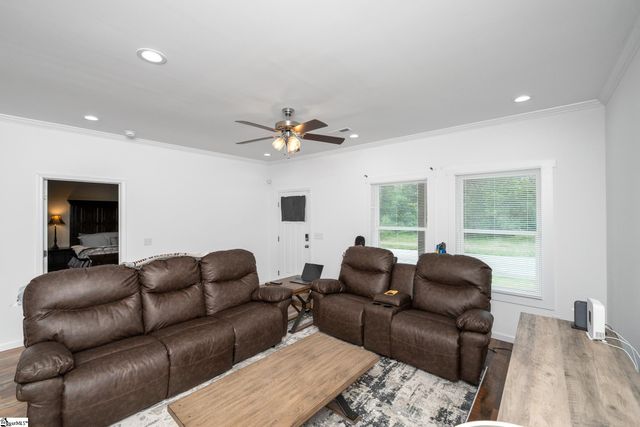 315 W Broad Street, Iva, SC 29655