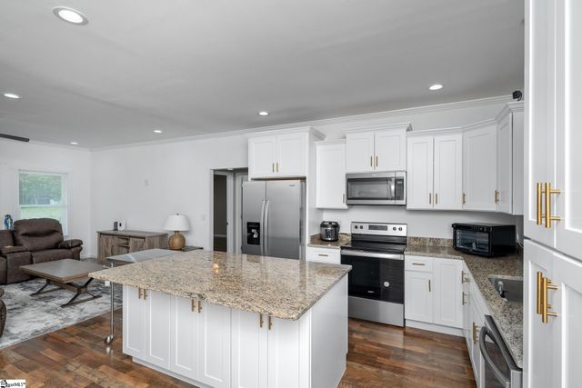 315 W Broad Street, Iva, SC 29655