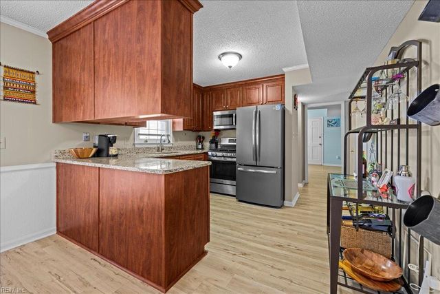 23 Long Bridge RD, Hampton, VA 23669