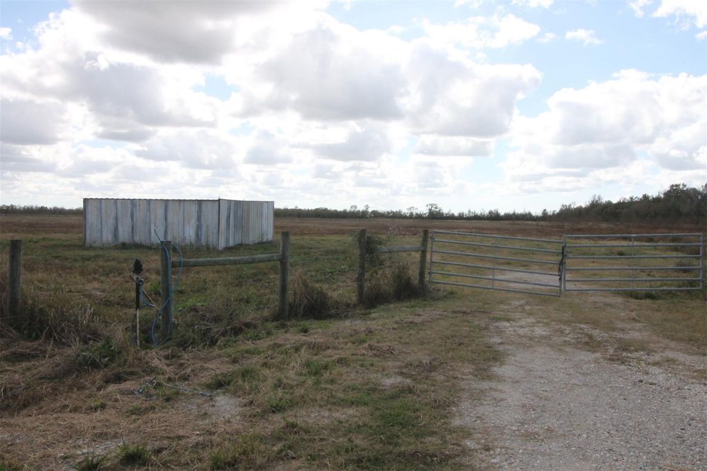 43 County Road 2355, Liberty, TX 77575