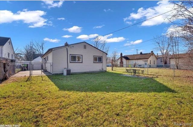 19331 Meier Street, Roseville, MI 48066