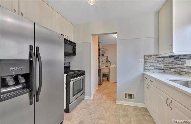 19331 Meier Street, Roseville, MI 48066