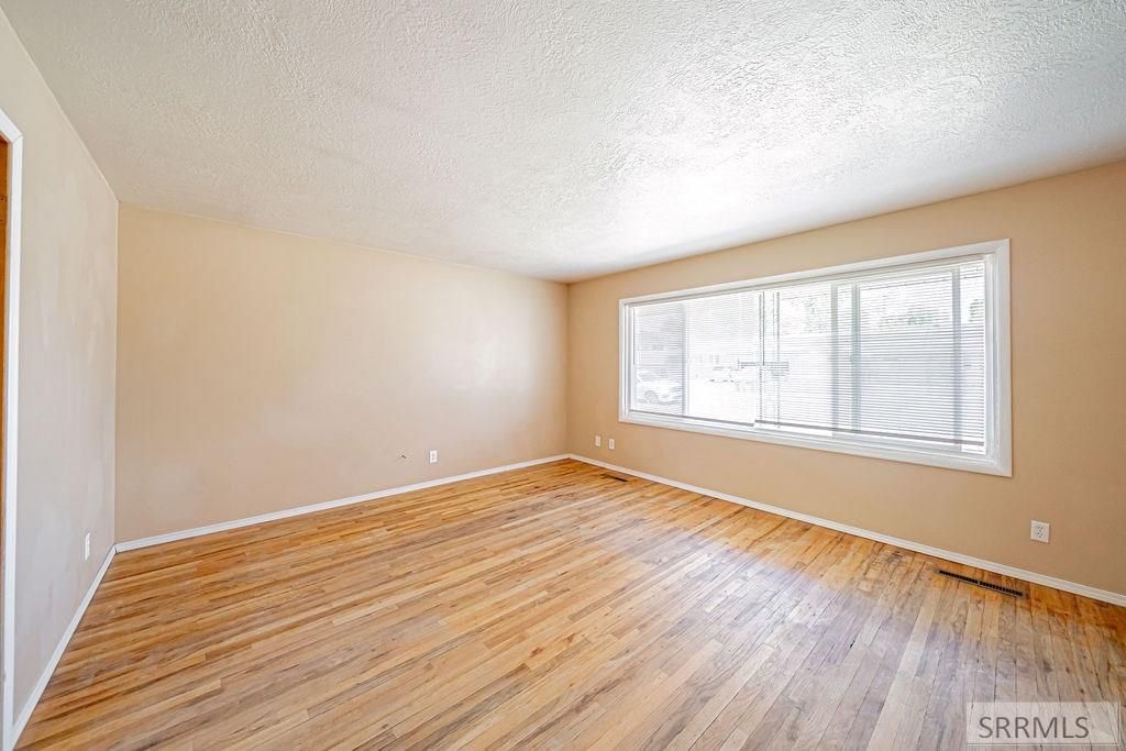 Image 2 of property listing at 1372 Fairmont Drive, Idaho Falls, ID 83404