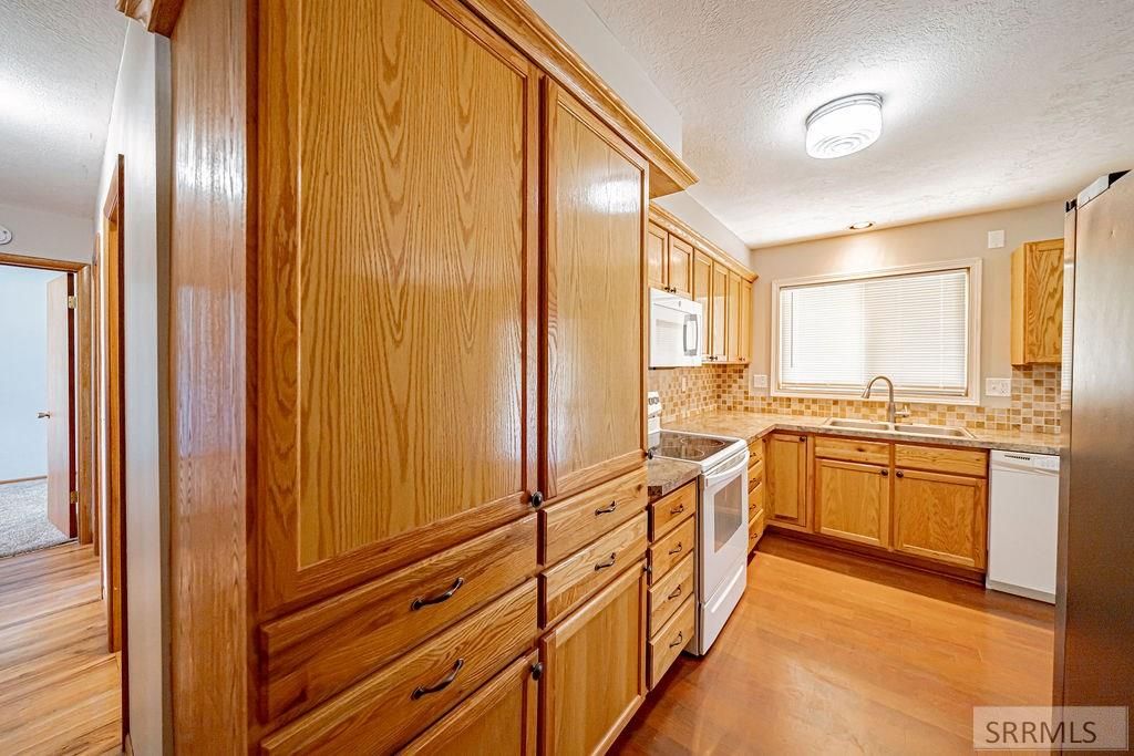 Image 4 of property listing at 1372 Fairmont Drive, Idaho Falls, ID 83404
