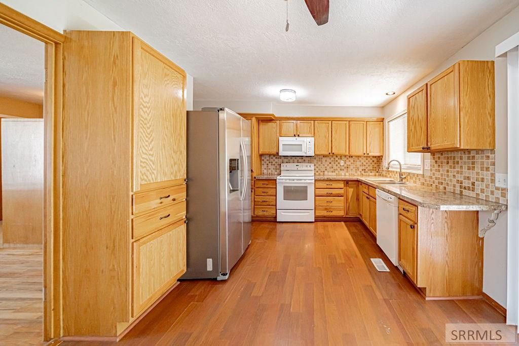 Image 5 of property listing at 1372 Fairmont Drive, Idaho Falls, ID 83404