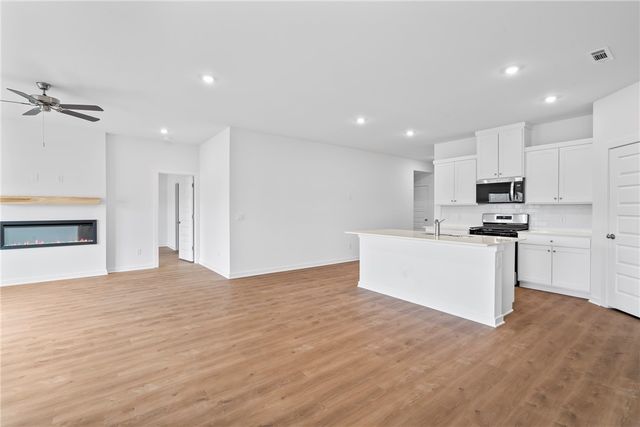 813 Heeler Avenue, Lowell, AR 72745