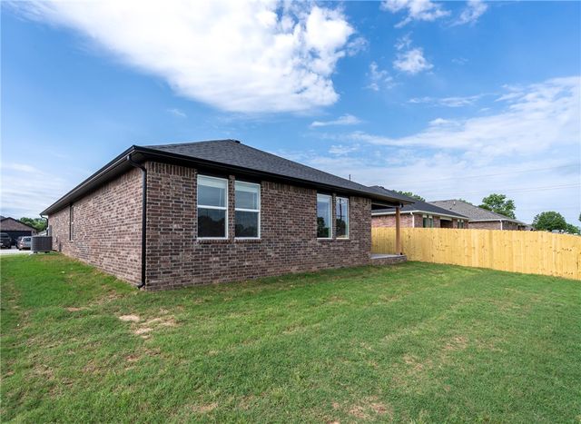 813 Heeler Avenue, Lowell, AR 72745