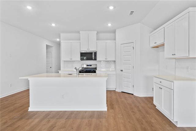 813 Heeler Avenue, Lowell, AR 72745